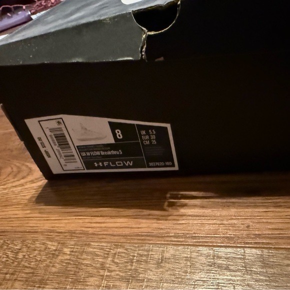 Women’s under armor basketball shoes - Picture 10 of 11